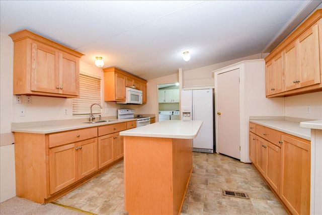 1214 Evelyn DR, Huddleston, VA 24104