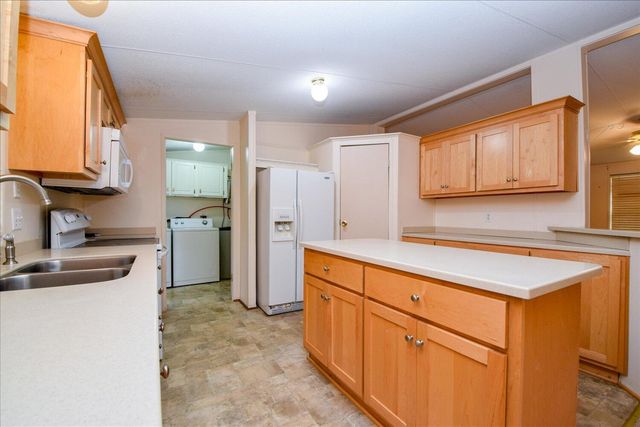 1214 Evelyn DR, Huddleston, VA 24104