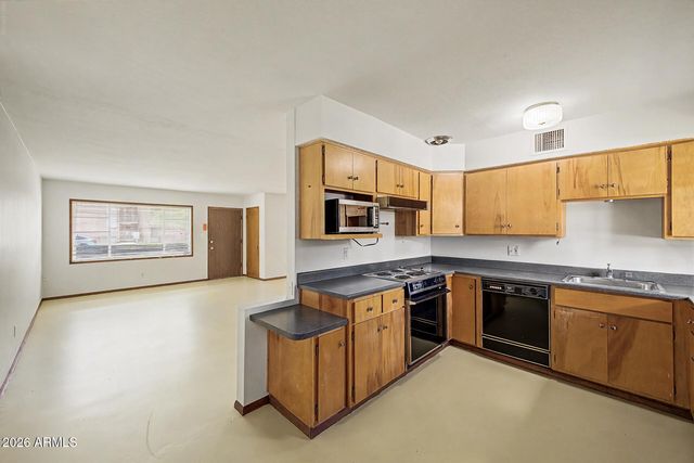 450 W EARLL Drive 15, Phoenix, AZ 85013