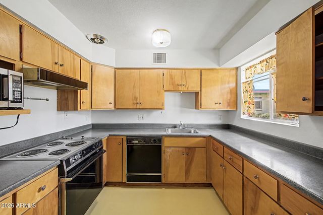 450 W EARLL Drive 15, Phoenix, AZ 85013