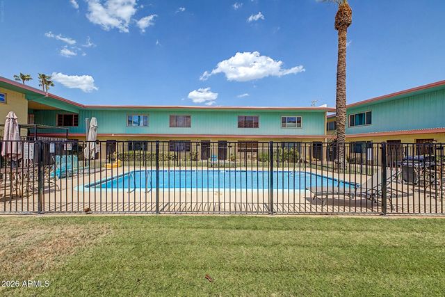 450 W EARLL Drive 15, Phoenix, AZ 85013