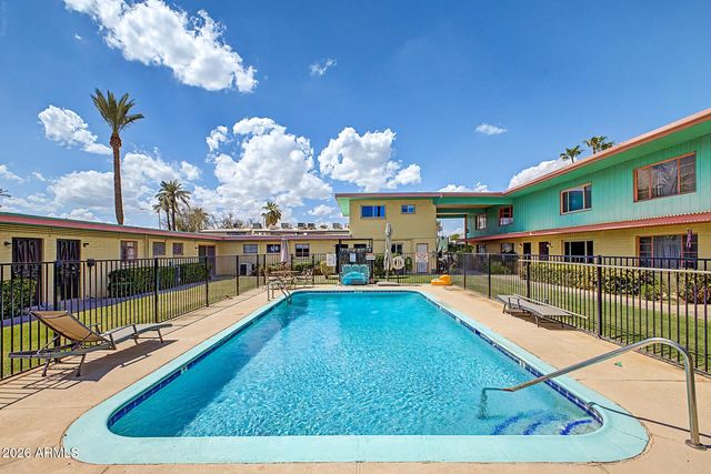 450 W EARLL Drive 15, Phoenix, AZ 85013