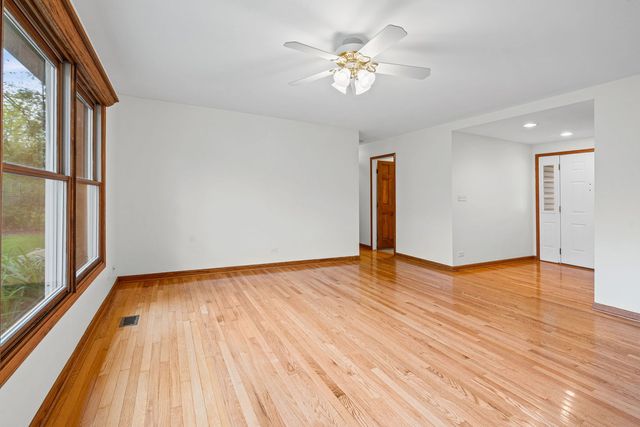 1120 Brush Hill Lane, Lake Zurich, IL 60047