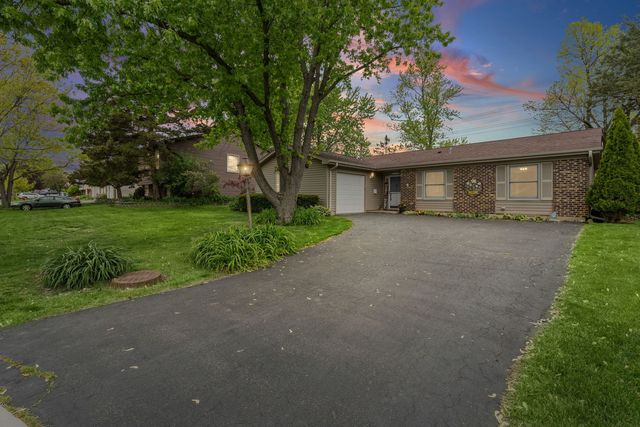 1120 Brush Hill Lane, Lake Zurich, IL 60047