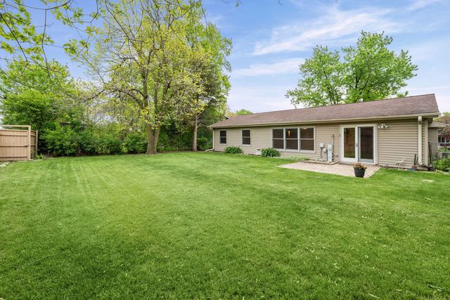 1120 Brush Hill Lane, Lake Zurich, IL 60047