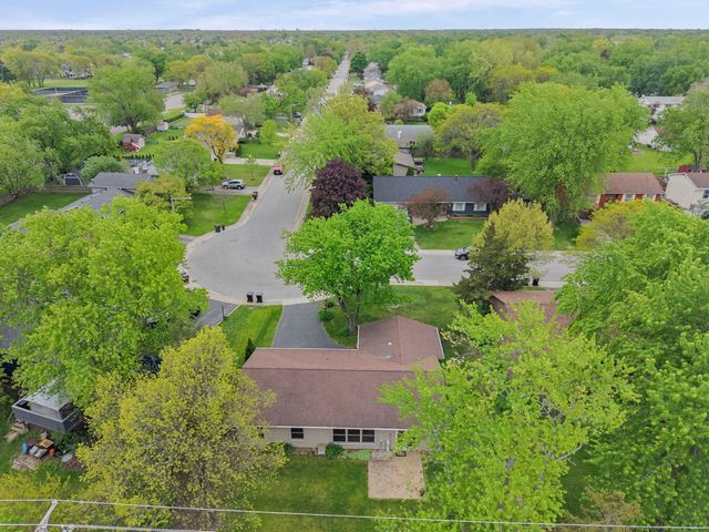 1120 Brush Hill Lane, Lake Zurich, IL 60047