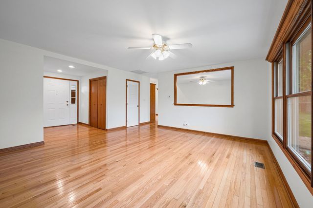 1120 Brush Hill Lane, Lake Zurich, IL 60047