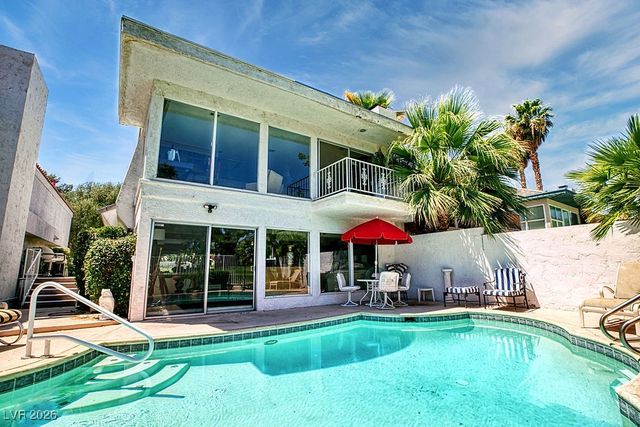 940 Vegas Valley Drive, Las Vegas, NV 89109