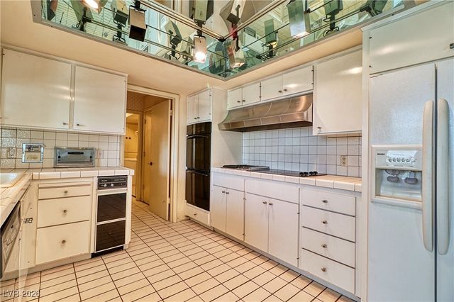 940 Vegas Valley Drive, Las Vegas, NV 89109