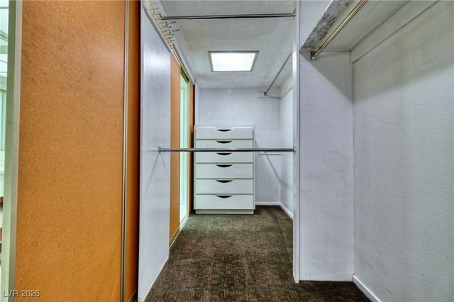 940 Vegas Valley Drive, Las Vegas, NV 89109