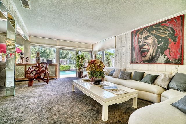 940 Vegas Valley Drive, Las Vegas, NV 89109