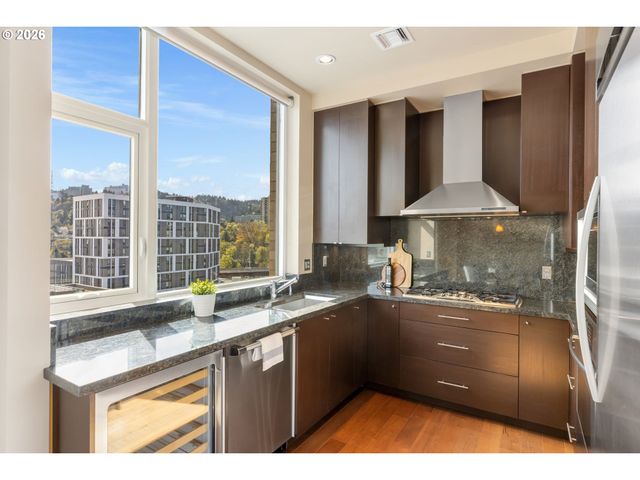 1930 S RIVER Dr 1003, Portland, OR 97201