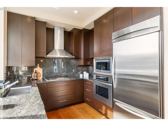 1930 S RIVER Dr 1003, Portland, OR 97201