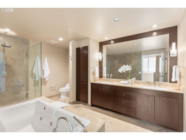 1930 S RIVER Dr 1003, Portland, OR 97201