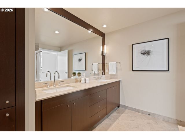 1930 S RIVER Dr 1003, Portland, OR 97201