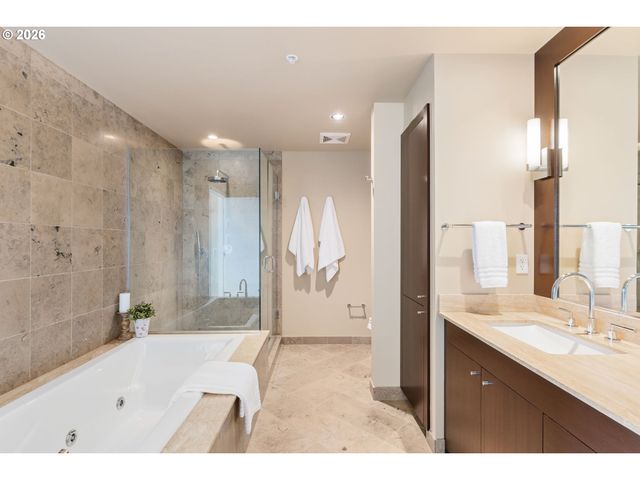 1930 S RIVER Dr 1003, Portland, OR 97201