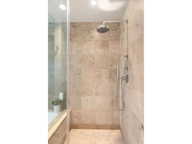 1930 S RIVER Dr 1003, Portland, OR 97201