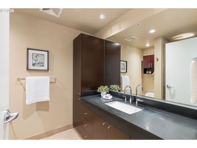 1930 S RIVER Dr 1003, Portland, OR 97201