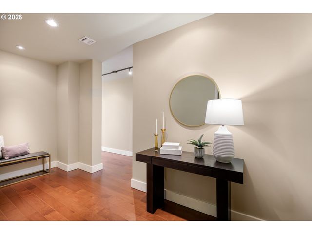 1930 S RIVER Dr 1003, Portland, OR 97201