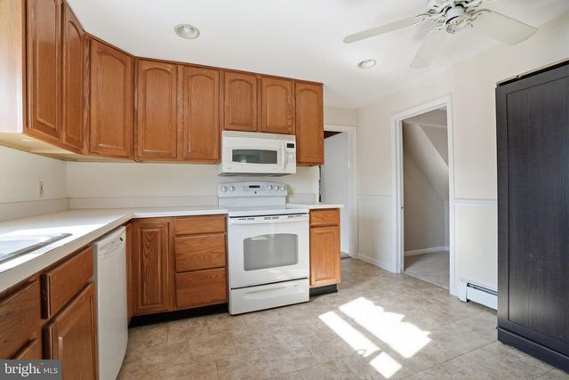 625 HILLCREST AVE, Morrisville, PA 19067