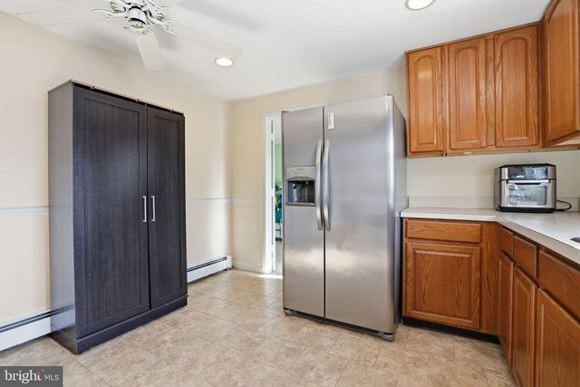 625 HILLCREST AVE, Morrisville, PA 19067