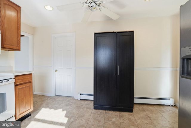 625 HILLCREST AVE, Morrisville, PA 19067