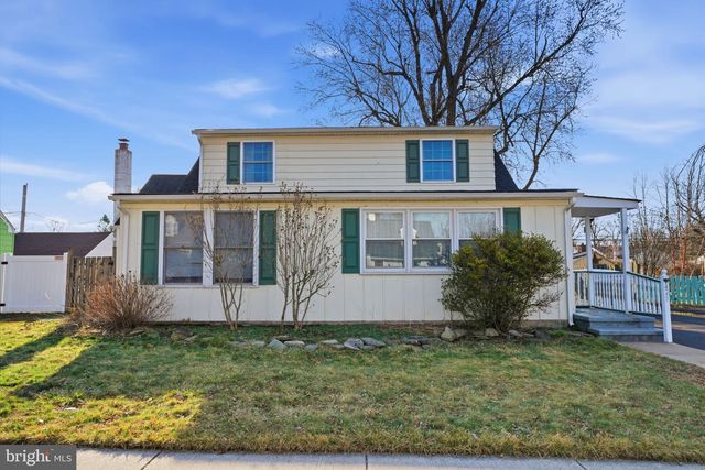 625 HILLCREST AVE, Morrisville, PA 19067