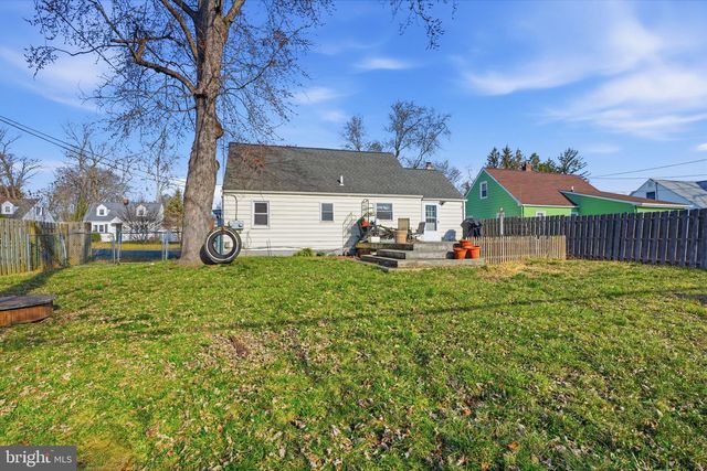 625 HILLCREST AVE, Morrisville, PA 19067