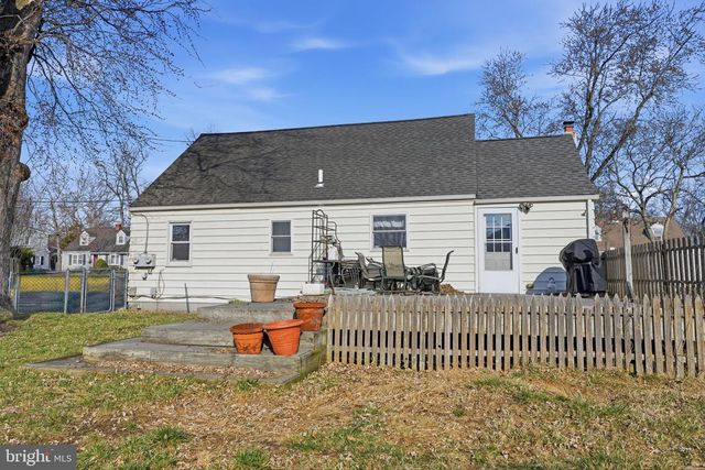 625 HILLCREST AVE, Morrisville, PA 19067