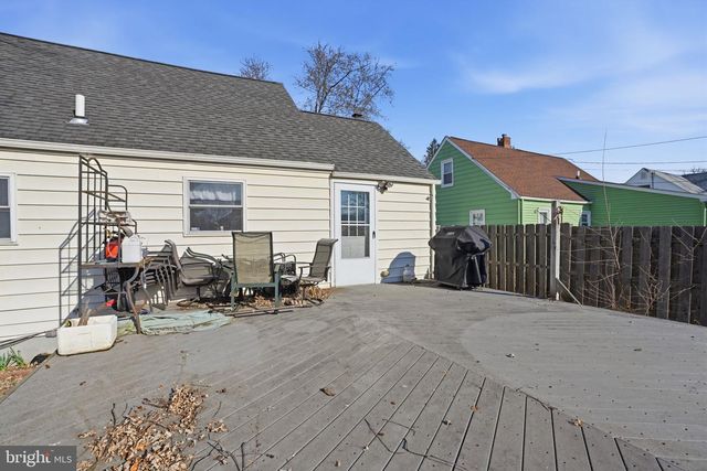 625 HILLCREST AVE, Morrisville, PA 19067