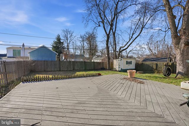 625 HILLCREST AVE, Morrisville, PA 19067