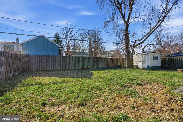 625 HILLCREST AVE, Morrisville, PA 19067