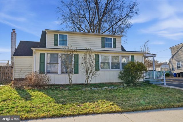 625 HILLCREST AVE, Morrisville, PA 19067