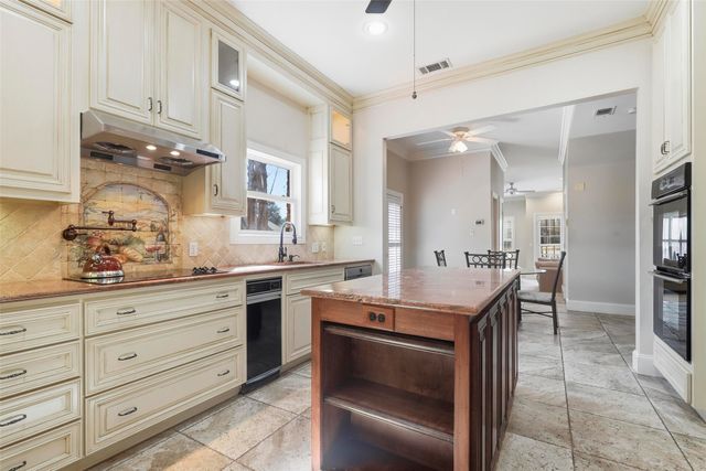 5949 River Bend Drive, Benbrook, TX 76132