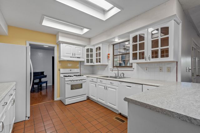 1824 Jackson Point Road, Sewanee, TN 37375