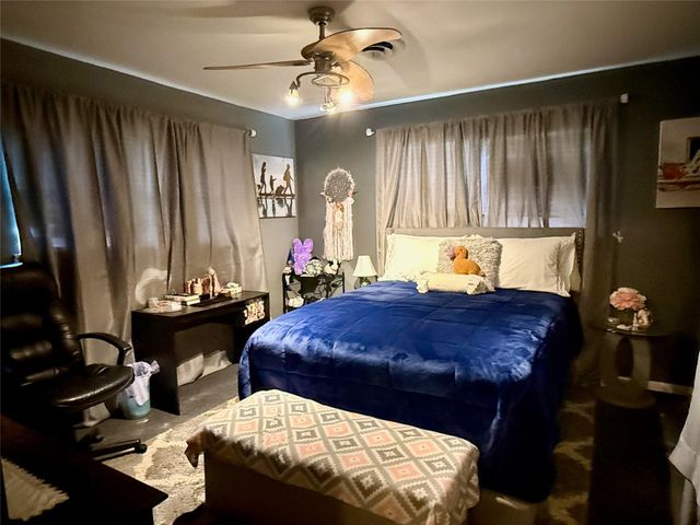106 San Jacinto ST, Lockhart, TX 78644