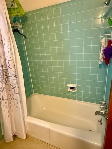106 San Jacinto ST, Lockhart, TX 78644