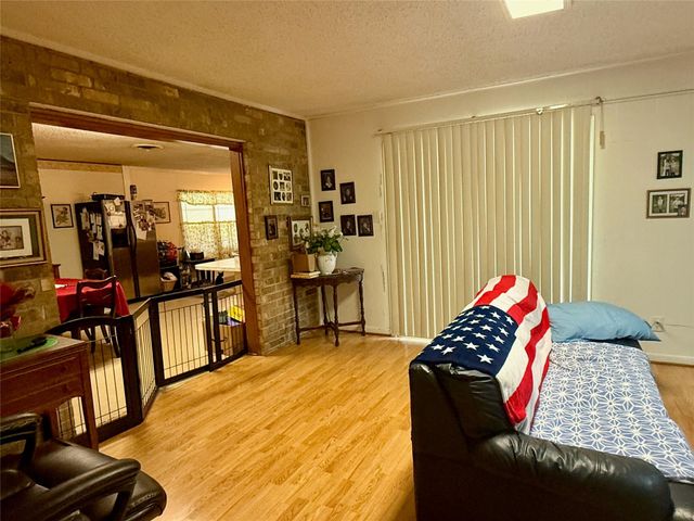 106 San Jacinto ST, Lockhart, TX 78644