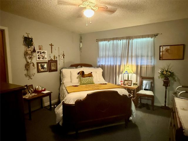 106 San Jacinto ST, Lockhart, TX 78644
