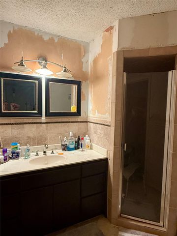 106 San Jacinto ST, Lockhart, TX 78644