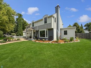 1614 10th Street S, Fargo, ND 58103