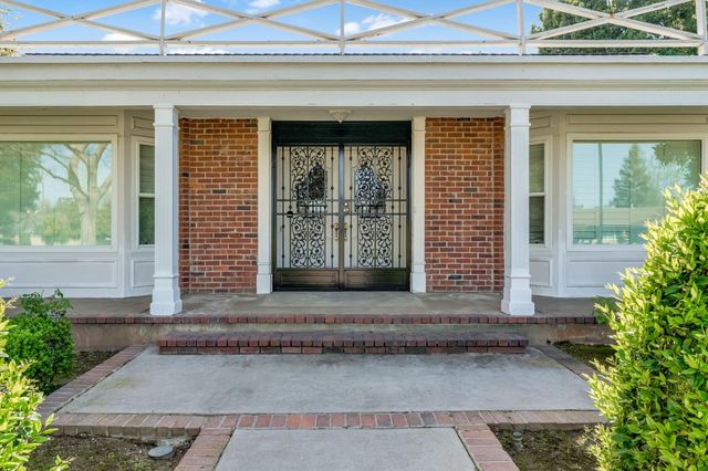 1411 W Sample Avenue, Fresno, CA 93711