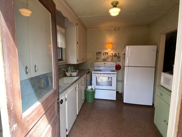 12 Beach Lane Court, Ogden Dunes, IN 46368