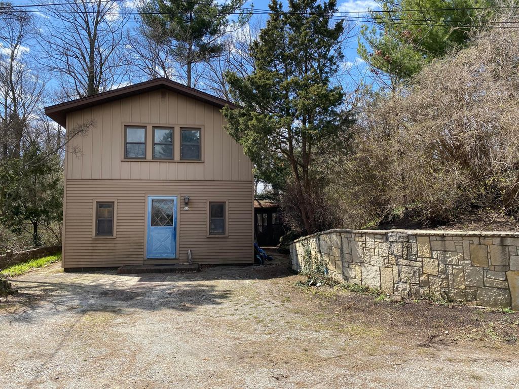 12 Beach Lane Court, Ogden Dunes, IN 46368