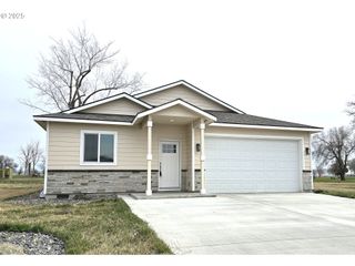 320 RIVERWOOD Ct, Umatilla, OR 97882