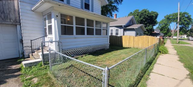 1325 21st Avenue, Rockford, IL 61104