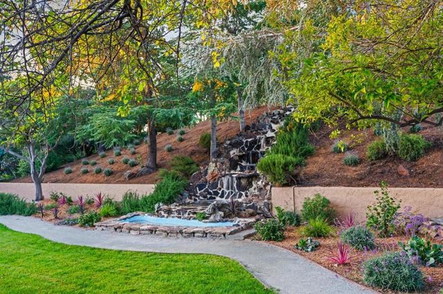 26201 Dori Lane, Los Altos Hills, CA 94022