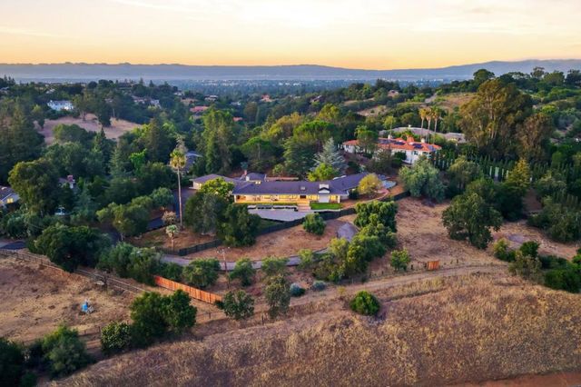26201 Dori Lane, Los Altos Hills, CA 94022