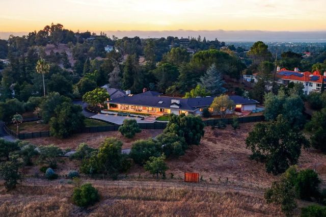 26201 Dori Lane, Los Altos Hills, CA 94022