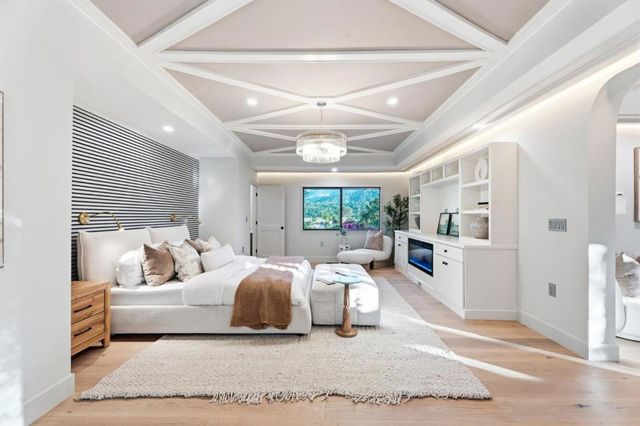 26201 Dori Lane, Los Altos Hills, CA 94022